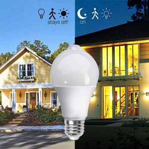 LED крушка със сензор за движение, 12W енергоспестяваща круш..